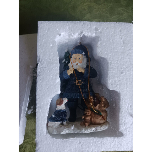 Seattle Seahawks Santa Figurine The Memory Company NIB - Picture 2 of 4